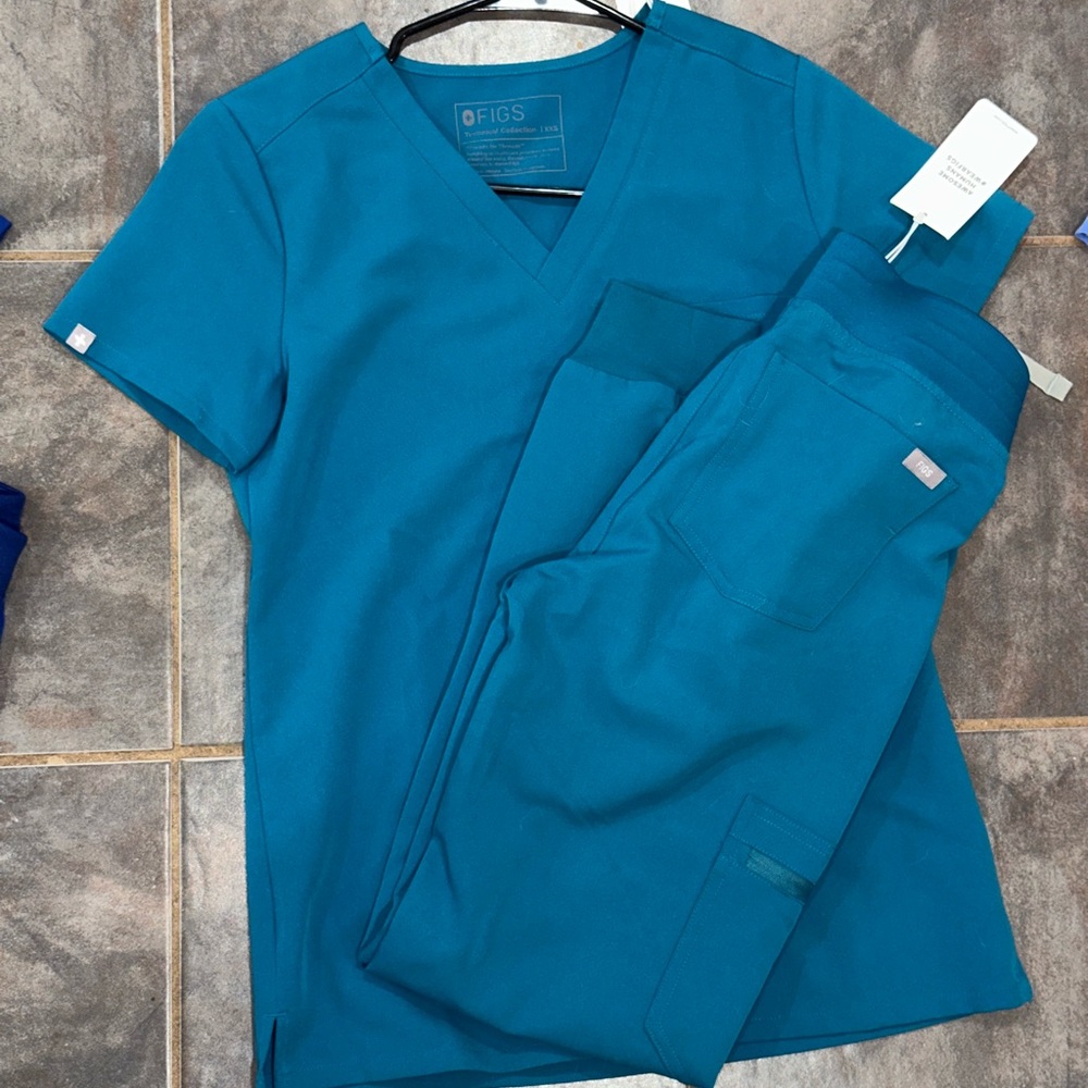 Figs Ocean Blue Scrub Ensemble